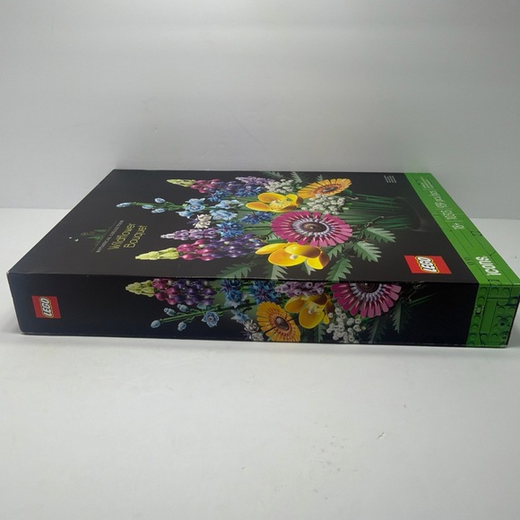 LEGO Icons: Wildflower Bouquet (10313) - Picture 4 of 5